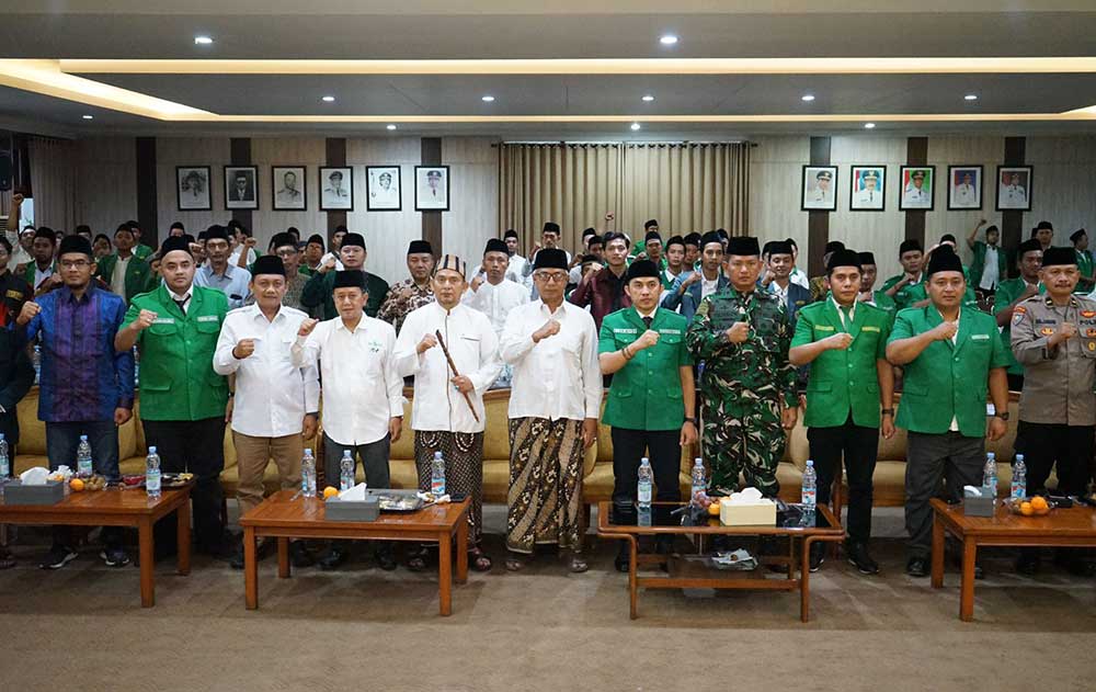 Wakil Wali Kota Kediri Qowimuddin (tengah) saat menghadiri Pelantikan Pimpinan Cabang Gerakan Pemuda (GP) Ansor Kota Kediri Masa Khidmah 2025-2029. Foto: Ist. 