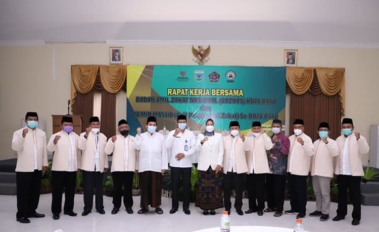 Badan Amil Zakat Nasional (Baznas) Kota Batu bersama Unit Pengumpul Zakat (UPZ) Takmir Masjid se-Kota Batu menggelar rapat kerja (raker) di Hall Ciptaningati Kota Batu, Rabu (7/4/2021) pagi. (foto: ist)