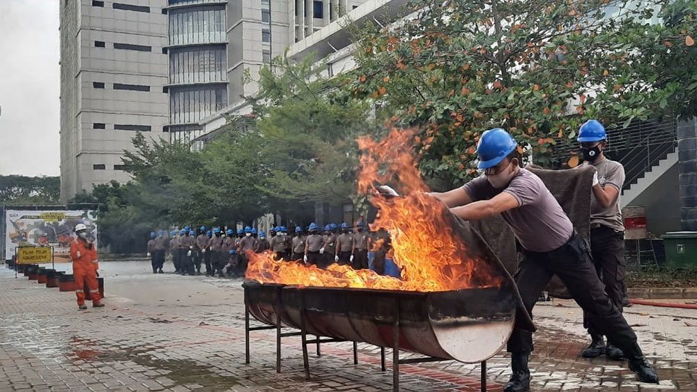 Puluhan satpam yang bertugas di PT Semen Indonesia (Persero) Tbk (SIG) Pabrik Tuban mengikuti pelatihan penangulangan bencana.