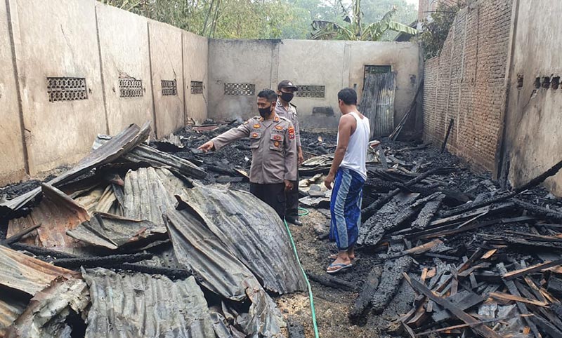 Api Lalap Bangunan Mebel di Jombang, Kerugian Ditaksir 100 Juta