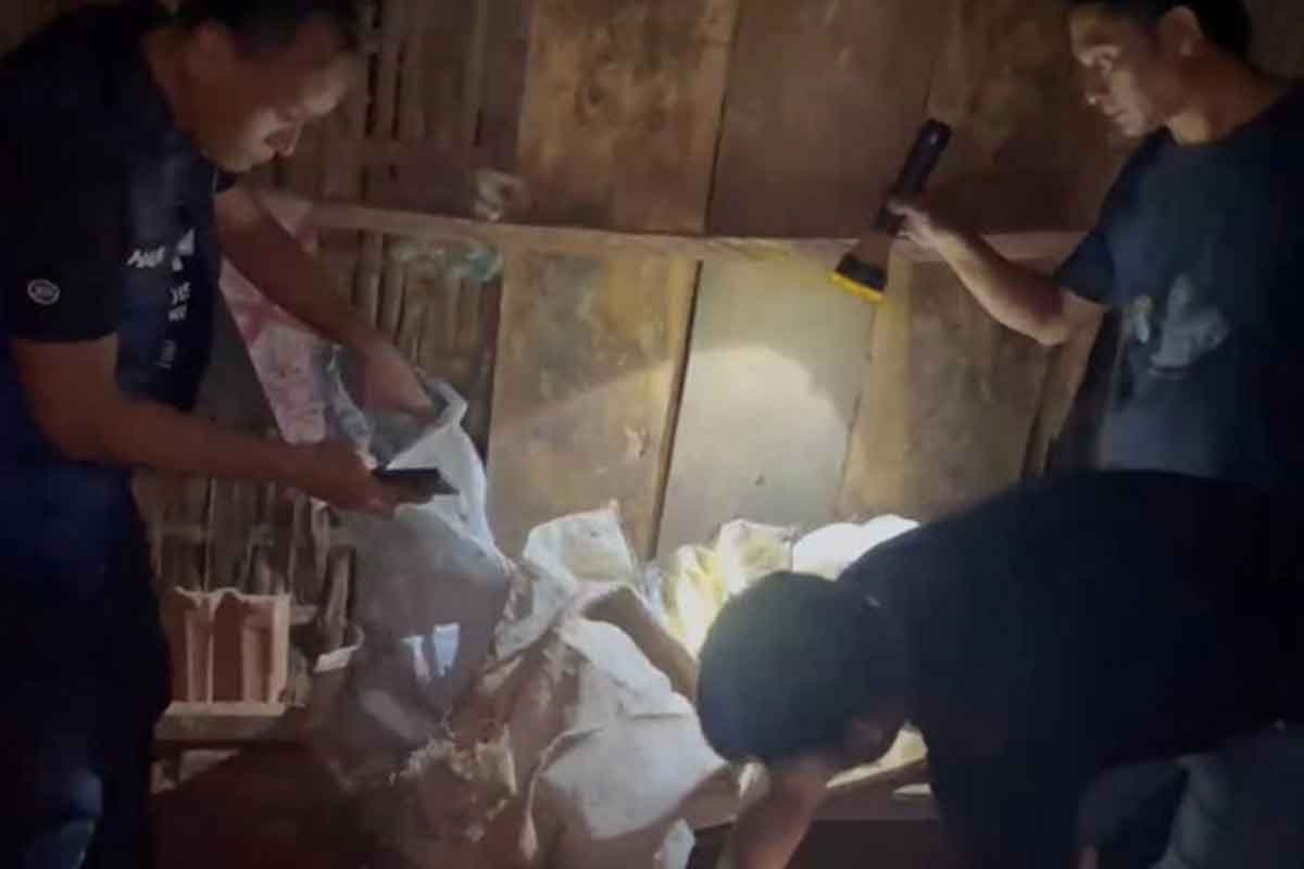 Penggerebekan dua rumah produksi petasan di Bangkalan.