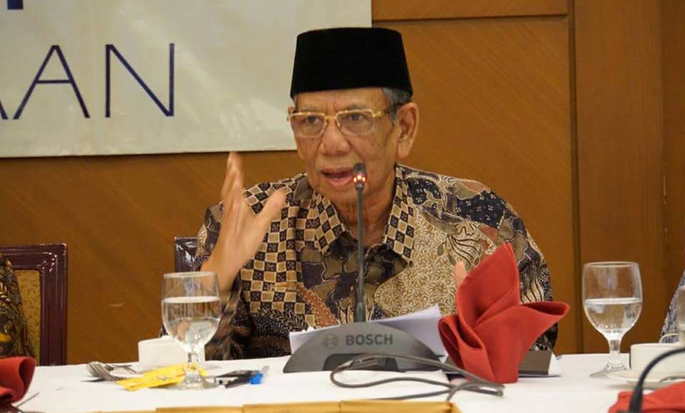 KH A Hasyim Muzadi saat jadi nara sumber dalam diskusi kebangsaandi Senayan Room, Sultan Residence, Jakarta, Jum’at (26/8). Foto: dokumen bangsaonline.com