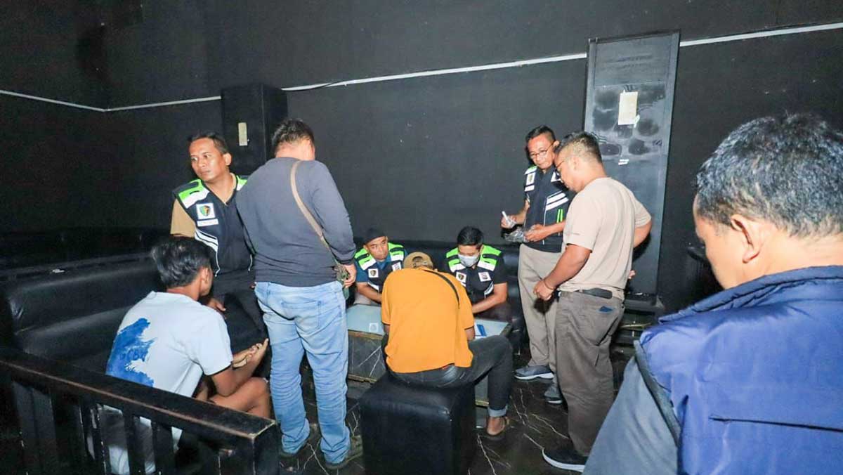 Pemeriksaan yang dilakukan petugas dari Polrestabes Surabaya.