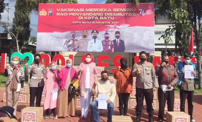 Pemkot bersama Polres Batu menggelar kegiatan Vaksinasi Merdeka Semeru Bagi Penyandang Disabilitas di Kota Batu, Selasa (10/08) pagi.