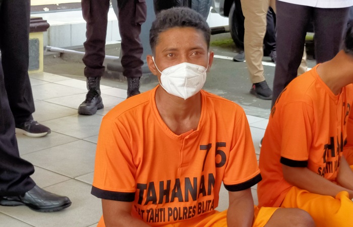 Tersangka Wahyudiono saat ungkap kasus di Mapolres Blitar.
