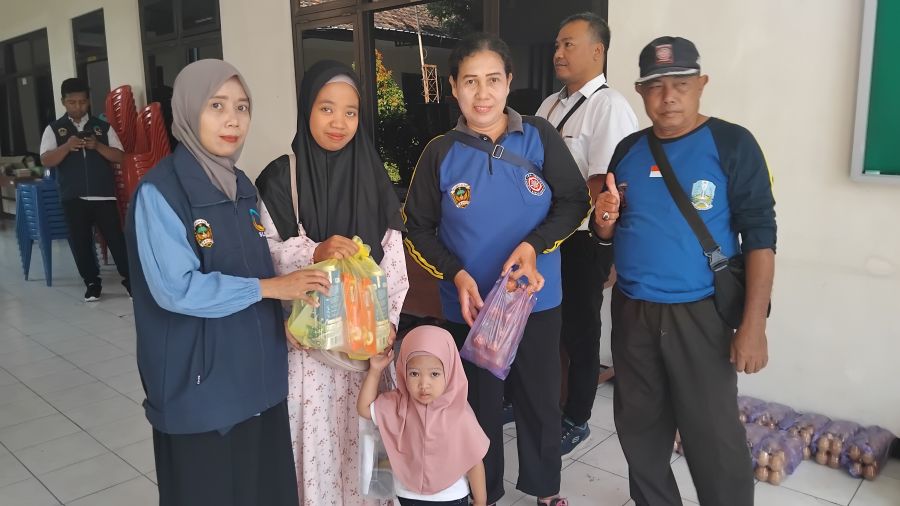Percepatan Penurunan Stunting, Dinsos Kabupaten Madiun Salurkan Bantuan di Kecamatan Wonoasri