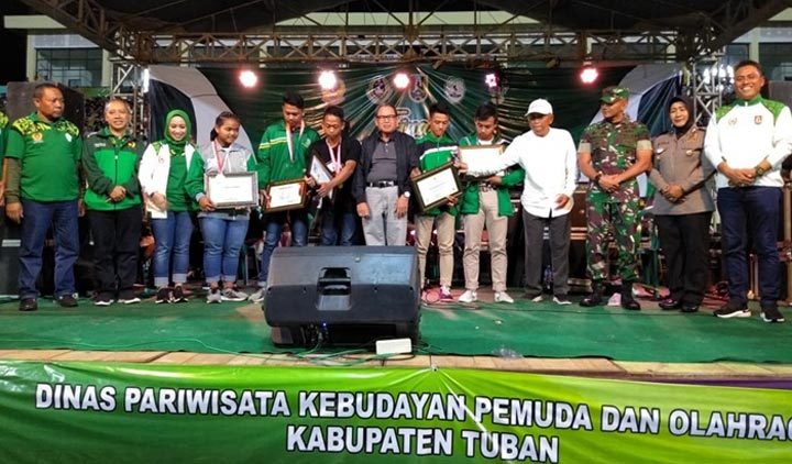 148 atlet saat menerima reward dari Pemkab Tuban.