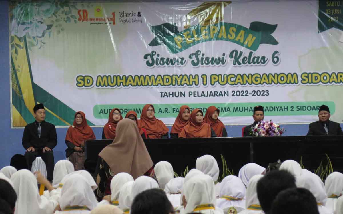 Wisuda SD Muhammadiyah 1 Sidoarjo.