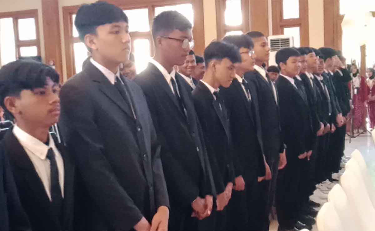 Pelajar SMPN 1 Kota Probolinggo saat mengikuti purnawiyata.