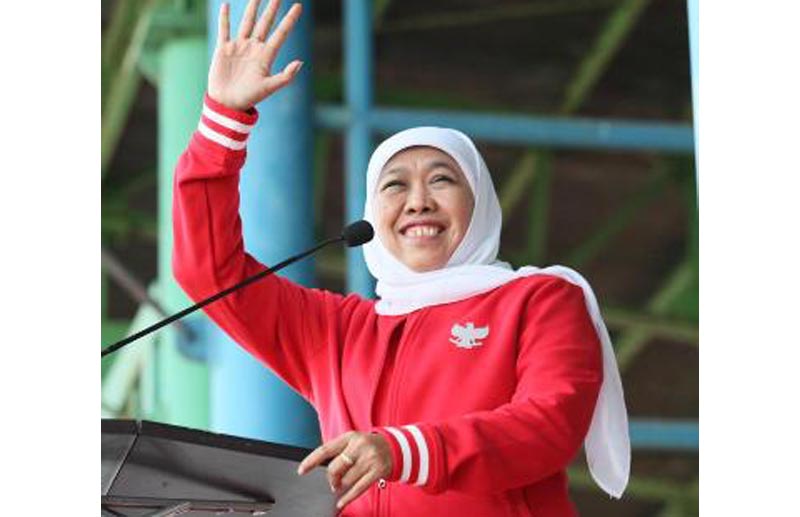 Gubernur Jawa Timur Khofifah Indar Parawansa saat pembukaan Piala Gubernur Jatim 2020 yang diselenggarakan di Stadion Gelora Bangkalan, Senin (10/2). foto: istimewa/ bangsaonline.com