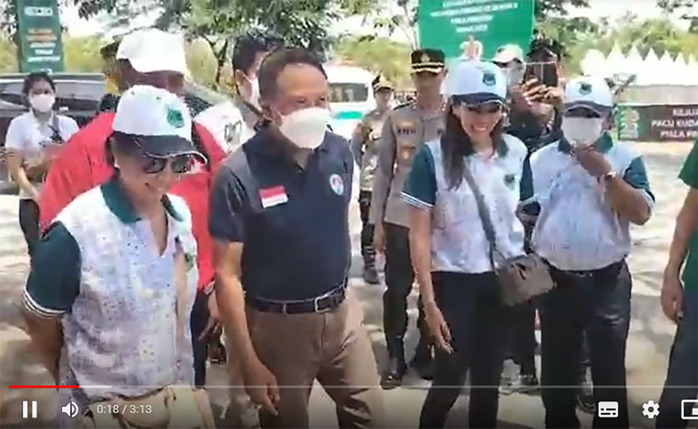 Menpora Zainudin Amali (baju hitam) saat menghadiri Kejuaraan Nasional Pacuan Kuda Pordasi ke-56 Seri 2 Piala Presiden 2022 di Lapangan Kuda Ki Ageng Astrojoyo, Kabupaten Pasuruan, Minggu (9/10/2022).