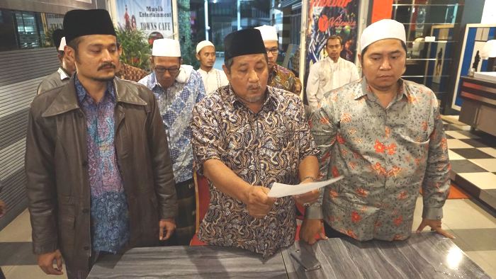 Tampak KH Azkiyak dari Ponpes Nurul Huda, Kraton, KH Mas Fuad Nur Hasan dari Ponpes Sidogiri serta masih banyak lagi lainnya.