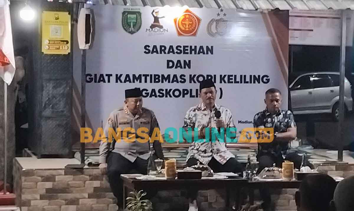 Wali Kota Madiun bersama Kapolres Madiun Kota saat menampung masukan warga dalam kegiatan. Foto: HENDRO SUHARTONO/BANGSAONLINE