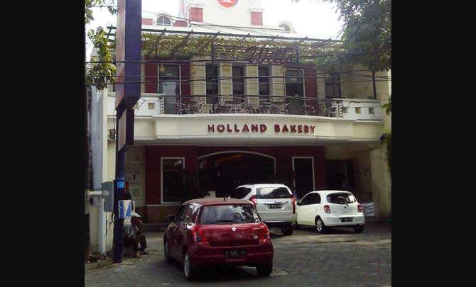 Gerai Holand Bakery di Jl Wilis, Kota Malang.