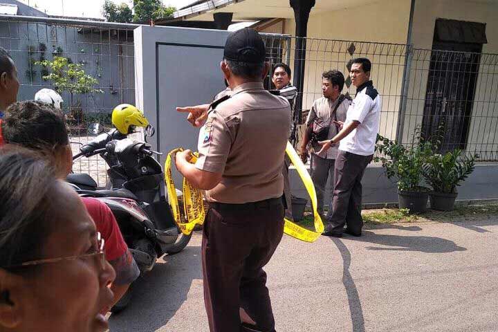 Polisi segera melakukan olah TKP di lokasi yang diduga terjadi ledakan.