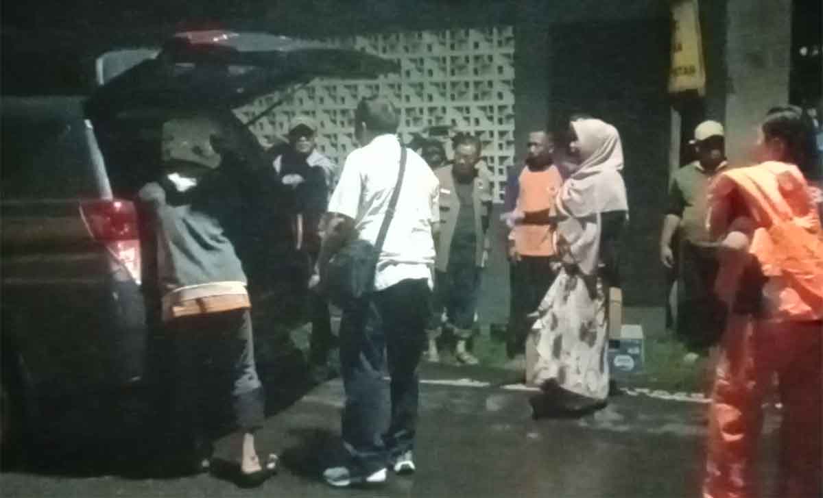 Wakil Wali Kota Probolinggo saat hendak meninjau banjir.