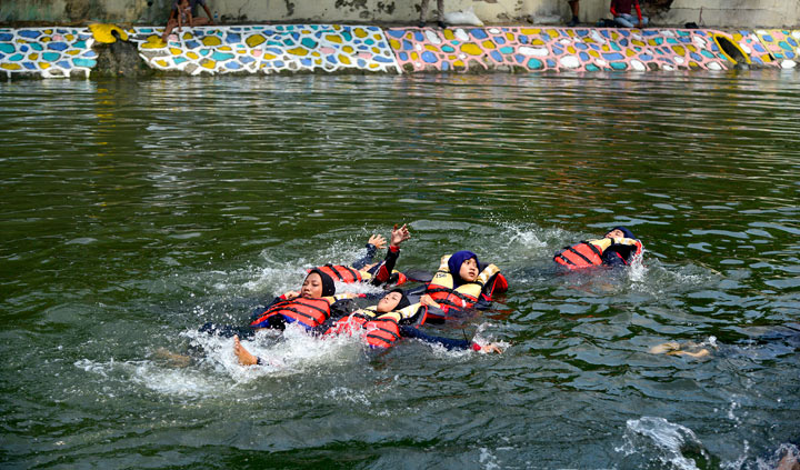 Begini Keseruan Lomba Triathlon Dispora Surabaya