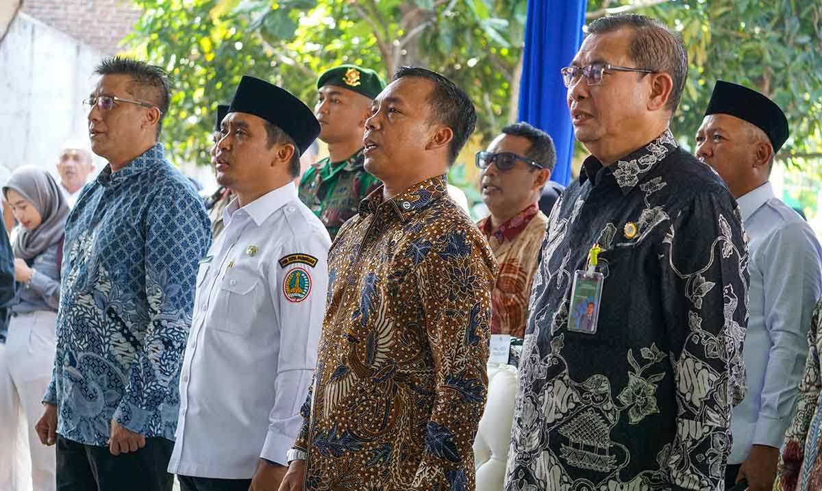 Mendukbangga/BKKBN bersama Wali Kota Pasuruan saat kick off pelayanan KB serentak di tempat kerja.