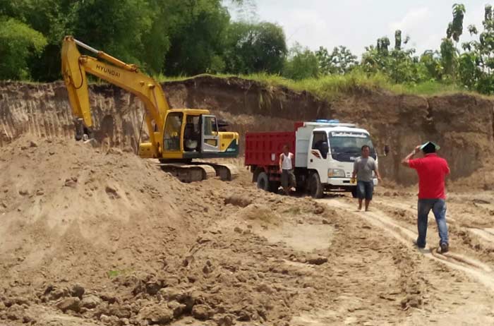 Tambang Pasir Ilegal di Desa Tebon Dirazia, Sejumlah Alat Berat dan Pekerja Diamankan