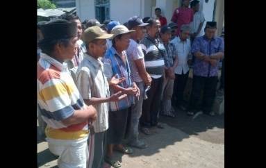 Warga Banyuanyar Probolinggo Ramai-ramai Protes Aturan Pilkades