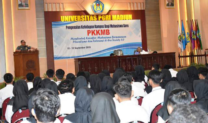 Danrem 081/DSJ Kolonel Inf Masduki, S.E., M.Si. untuk memberi kuliah umum di Graha Cendekia Unipma, Kota Madiun, Rabu (11/9/2019).