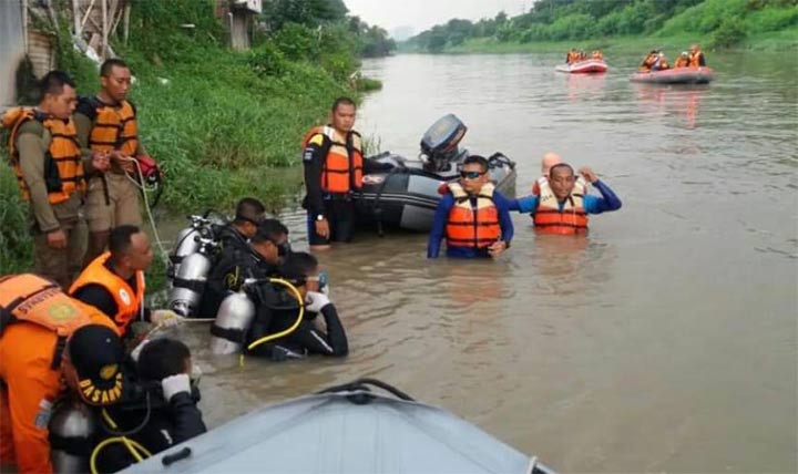 Tim Selam BPB Linmas Surabaya saat berlatih.