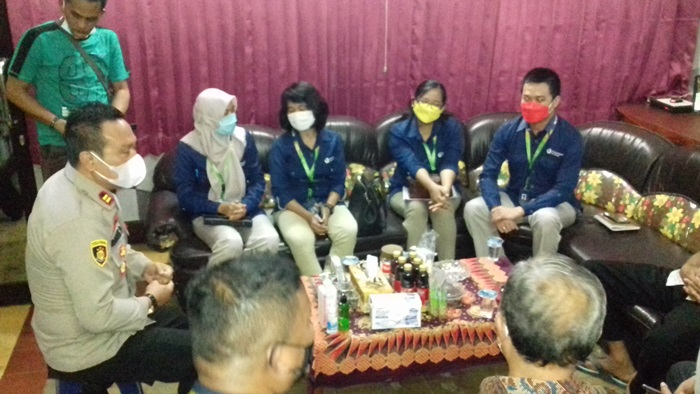 Direktur RSU PG Wonolangan, drg Indra Gunawan saat dikonfirmasi wartawan di Mapolsek Dringu, Senin (7/6/2021). 
