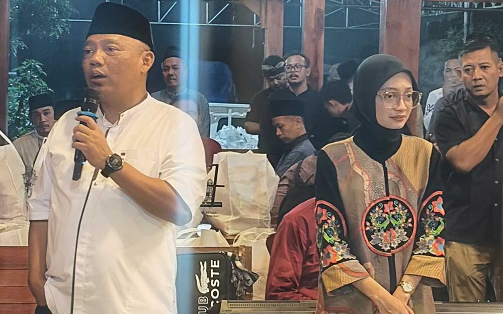 AKBP Edy Herwiyanto saat menyampaikan sambutan dalam acara buka bersama Wali Kota Kediri Vinanda Prameswati (kanan). Foto: MUJI/ BANGSAONLINE