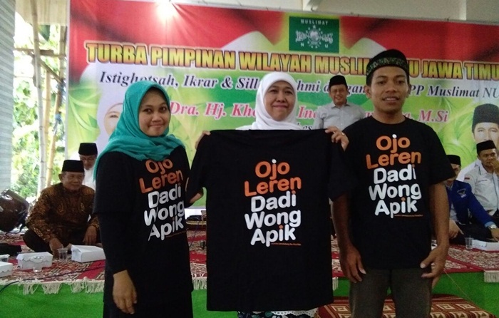 Khofifah saat bersama relawan Asosiasi Pecinta Ibu Khofifah (APIK). Foto: ist