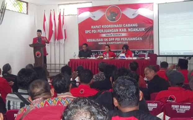 Suasana Rakorcab pemberian SK DPP PDIP di Kantor DPC PDIP Nganjuk.