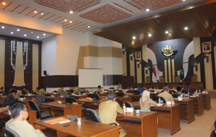 Rapat Pansus Covid-19 dengan para camat dan OPD terkait.