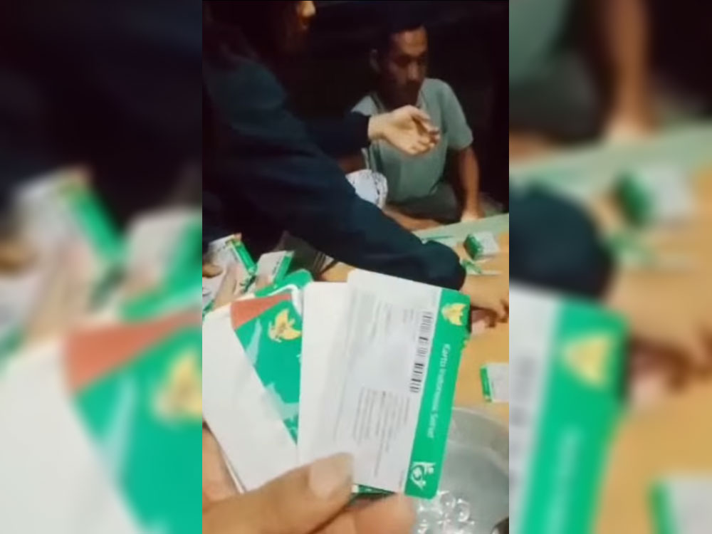 Hasil tangkapan layar video penemuan KIS di Buleleng, Bali oleh seorang pemulung
