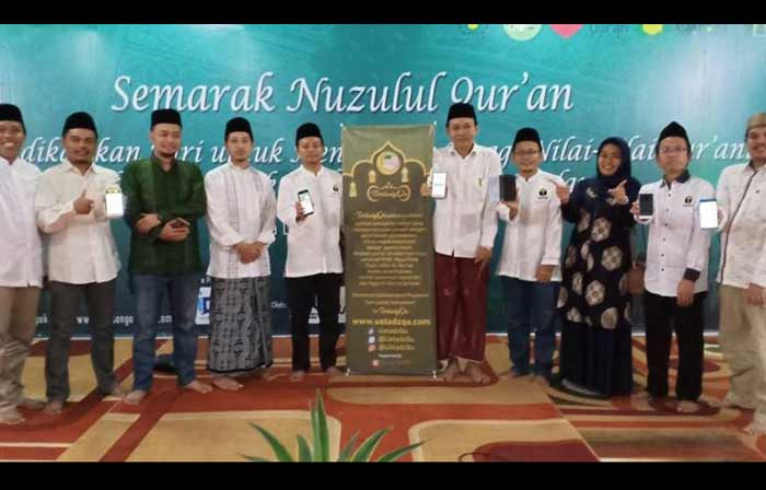 Para kiai dan ustadz yang mendukung keberadaan Ustadz-Qu bersama Ketua Umum Madani Idy Muzayyad (tengah, nomor 5 dari kiri) di Pondok Pesantren Al-Hikam Depok Jawa Barat. foto: istimewa