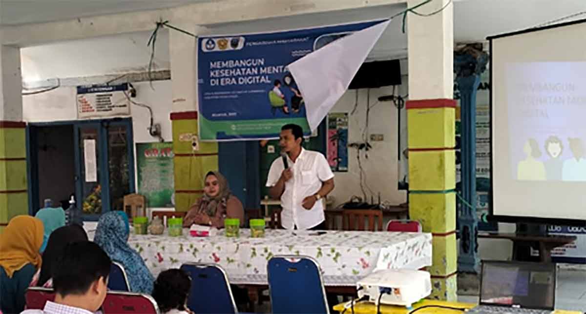 Dosen Administrasi Publik UPN Veteran Jawa Timur, Singgih Manggalou, saat memberi pemaparan.
