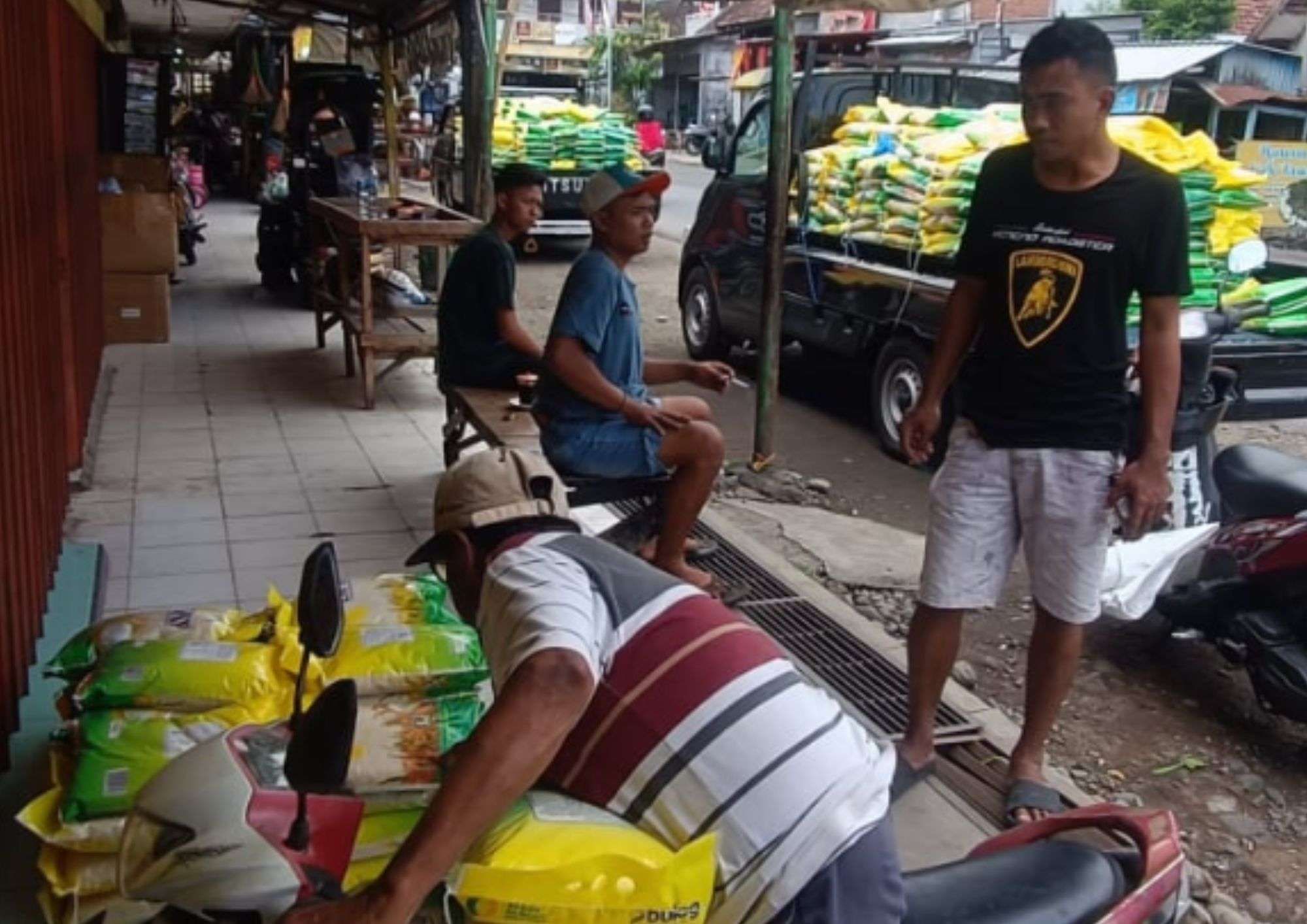 Tekan Harga Bapok, Disdagrin Jombang Gencarkan Operasi Pasar Murah