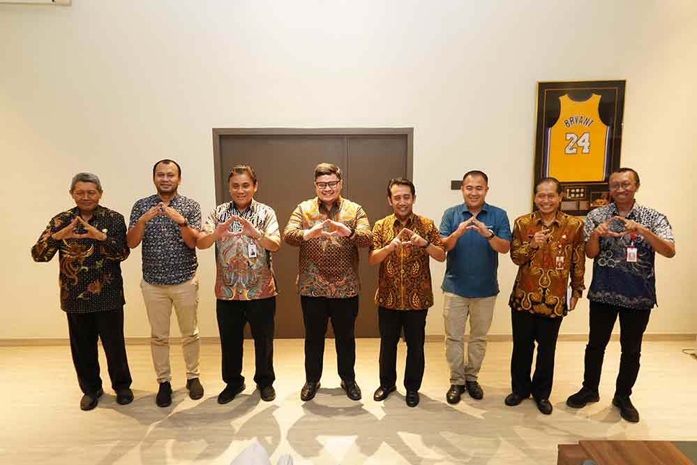 Bupati Hanindhito Himawan Pramana bersama Tim sosialisasi. (Ist)