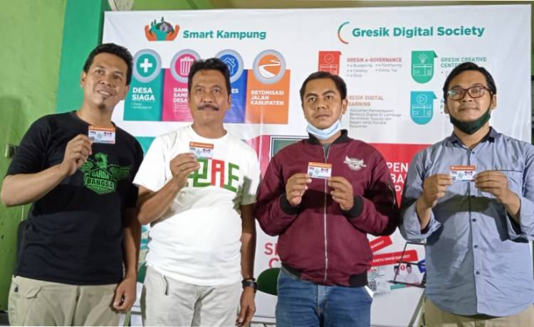 Cabup Qosim ketika meluncurkan Kartu Pemuda Bangkit. (foto: ist)