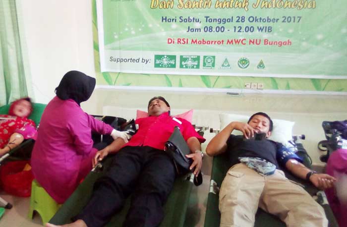 Anggota FPDIP DPRD Gresik Noto Utomo saat ikuti donor darah