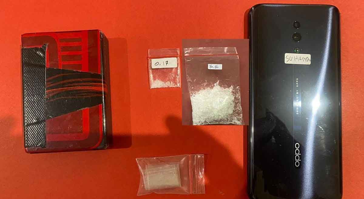 Barang bukti yang diamankan dari pengedar sabu di Kabupaten Pasuruan.