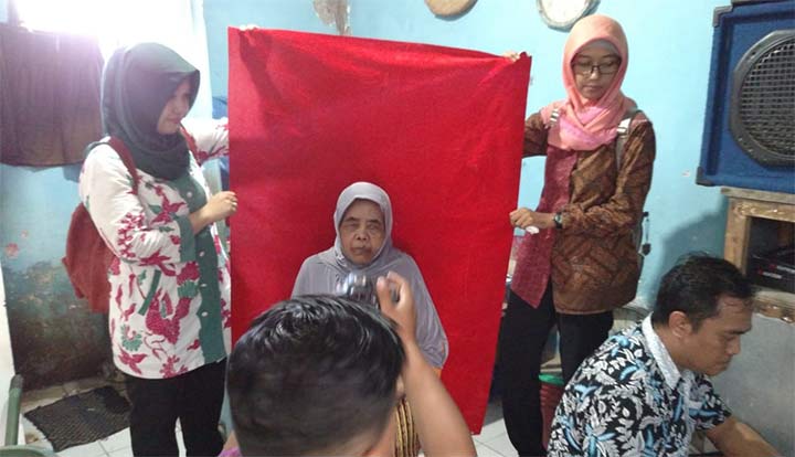 Program jemput bola perekaman e-KTP untuk Disabilitas dan Lansia yang merupakan inovasi Dispendukcapil Sidoarjo. Program itu diberi nama Dilan.
