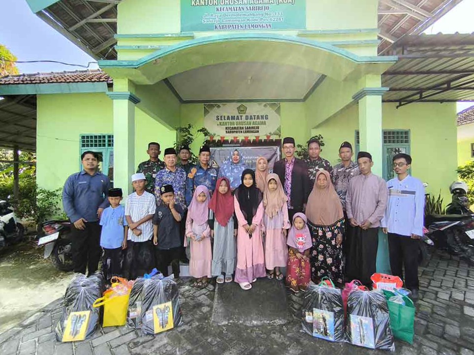 Kegiatan santunan KUA Sarirejo Lamongan. Foto: Nur Qomar.