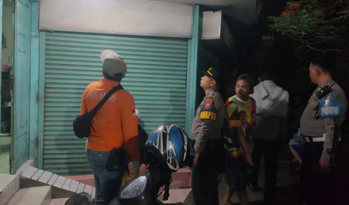 Olah TKP perampokan toko emas di Pasar Wonokromo, Surabaya.