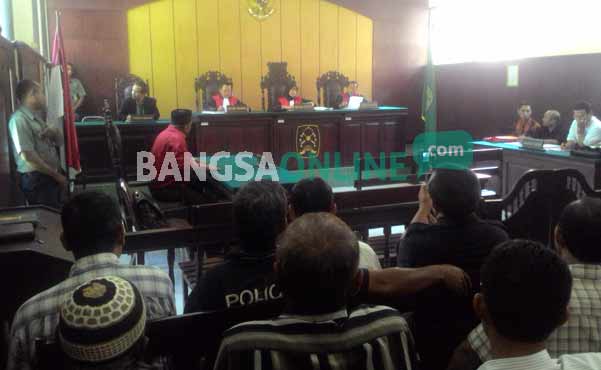 Suasana sidang gugatan ijazah palsu di Pengadilan Negeri Kabupaten Kediri. foto: dendi martoni/BANGSAONLINE