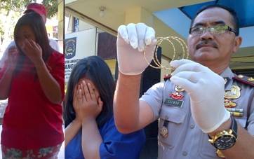 Ani hanya bisa tertunduk lesu saat petugas menunjukkan barang bukti berupa gelang yang diambilnya. (foto: rusmiyanto/BANGSAONLINE)