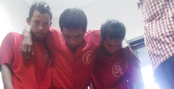 ?Tiga bandit jalanan yang kakinya ditembus proyektil. Semoga kapok. Foto:rusmiyanto/BANGSAONLINE