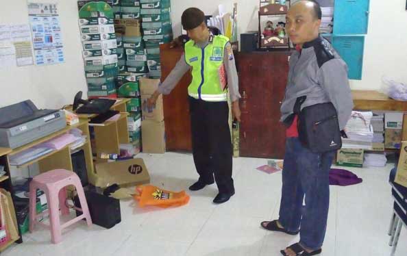 TKP lokasi pembobolan yang diselidiki polisi.