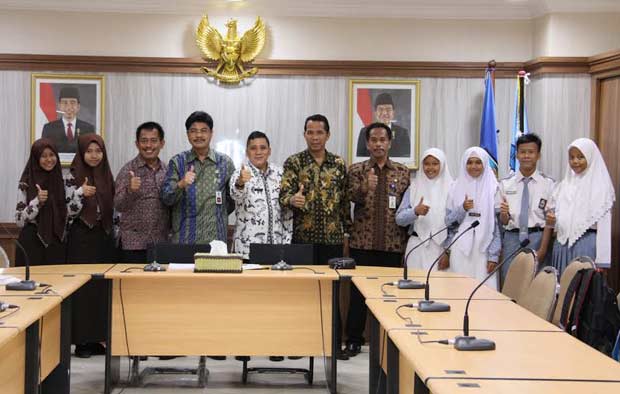 Kepala Dindik Jatim Saiful Rohman dan Kepala Cabang Lamongan Sun