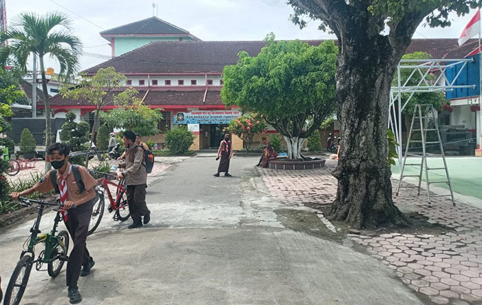 Suasana sekolah di Kota Blitar.