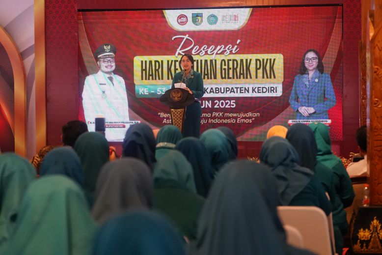 Ketua TP-PKK Kabupaten Kediri Eriani Annisa Hanindhito saat memberi sambutan. (Ist). 