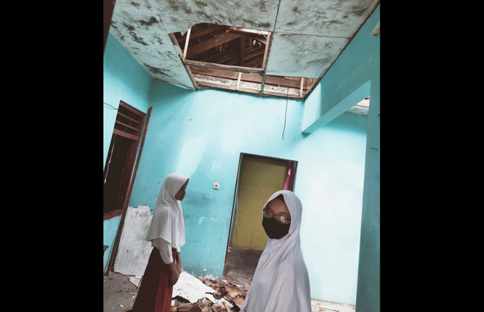 Ruang guru di SDN 1 Gempol yang ambruk 2 tahun silam masih belum dibenahi.